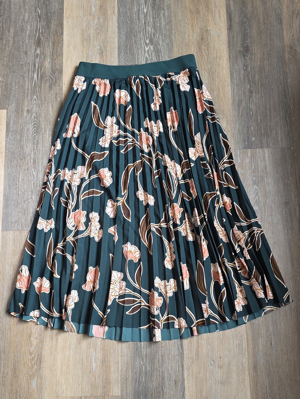 DR2 Pleated Floral Midi Skirt - Picture 9 of 15